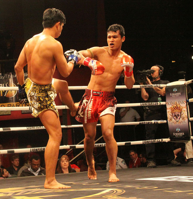 At Lion Fight 35 Kengsiam, left, and Jo Nattawutt during the main event.